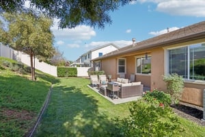 Abelia Glen St-S1203-035.jpg