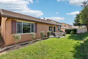 Abelia Glen St-S1203-036.jpg