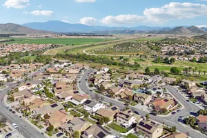 Abelia Glen St-S1203-052.jpg