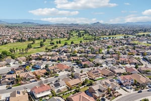 Abelia Glen St-S1203-054.jpg