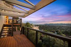 09-Balcony Deck (twilight)