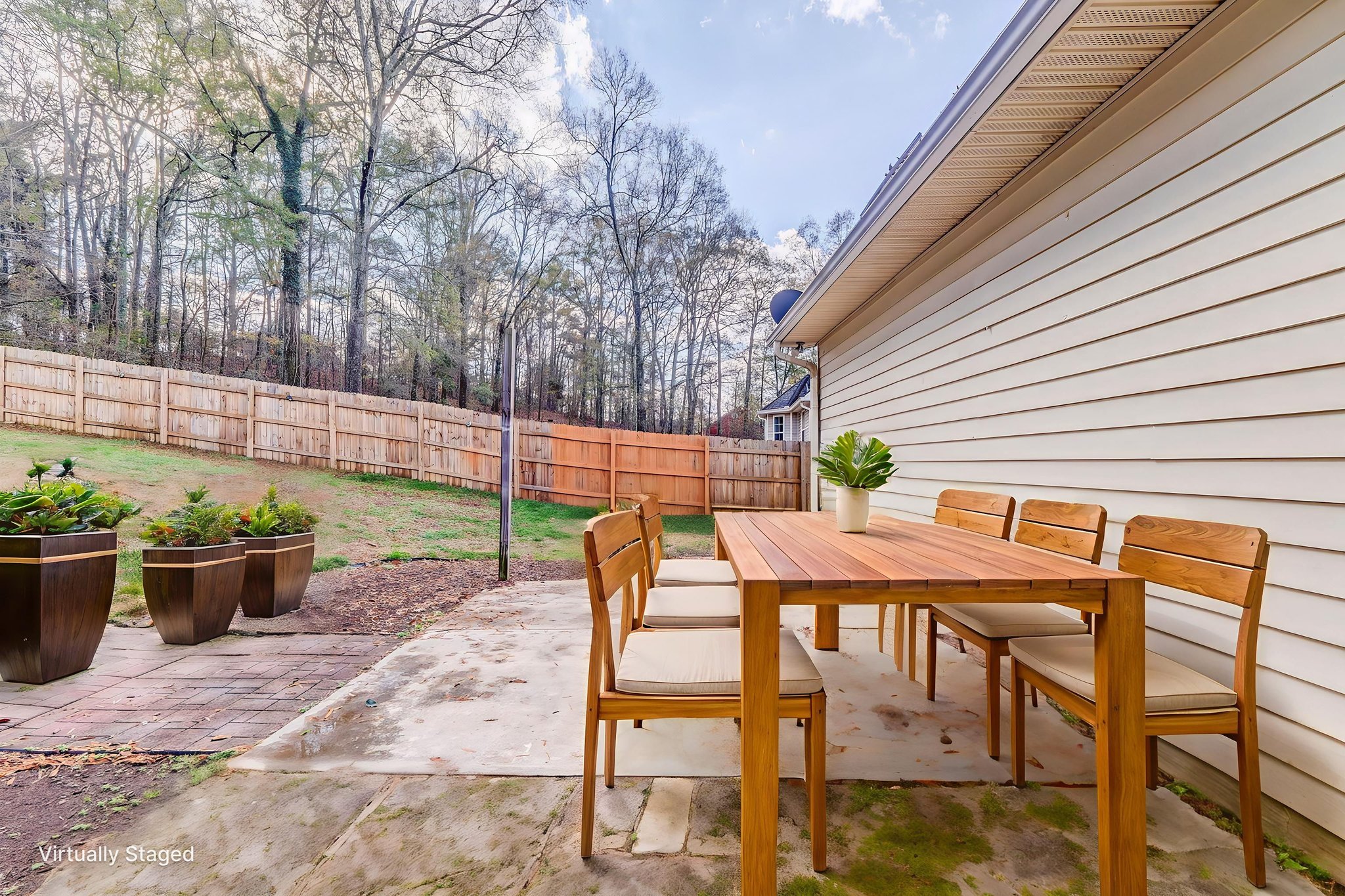 DSC03781_2_3 virtually staged.jpeg