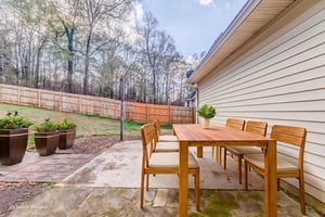 DSC03781_2_3 virtually staged.jpeg