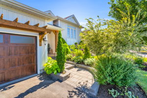 Front Porch/Entrance