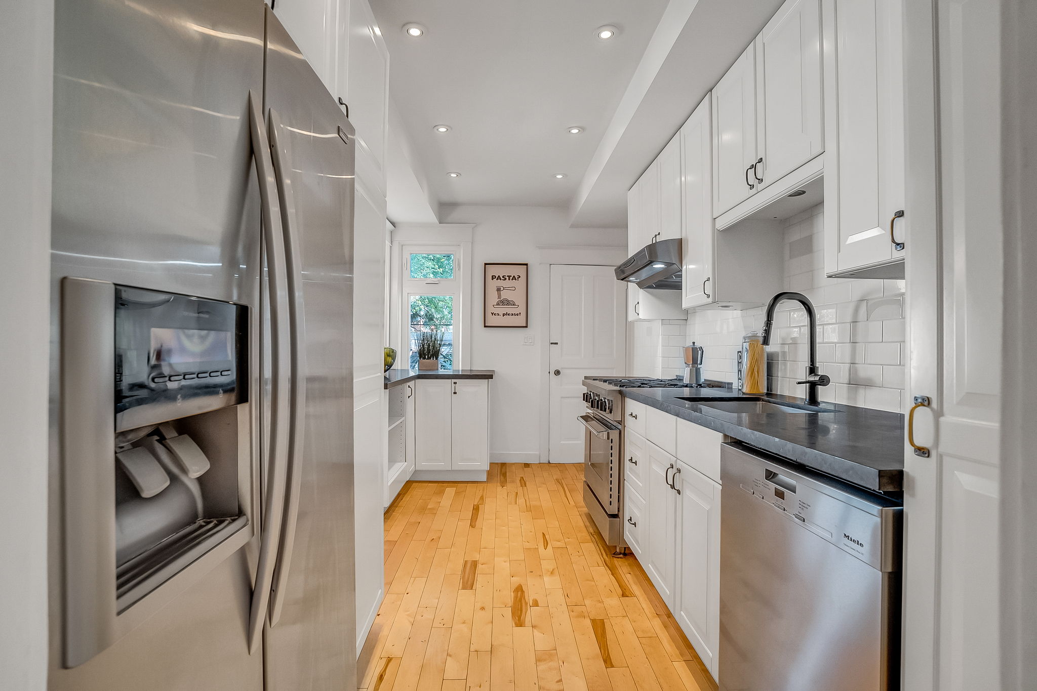 18-kitchen3