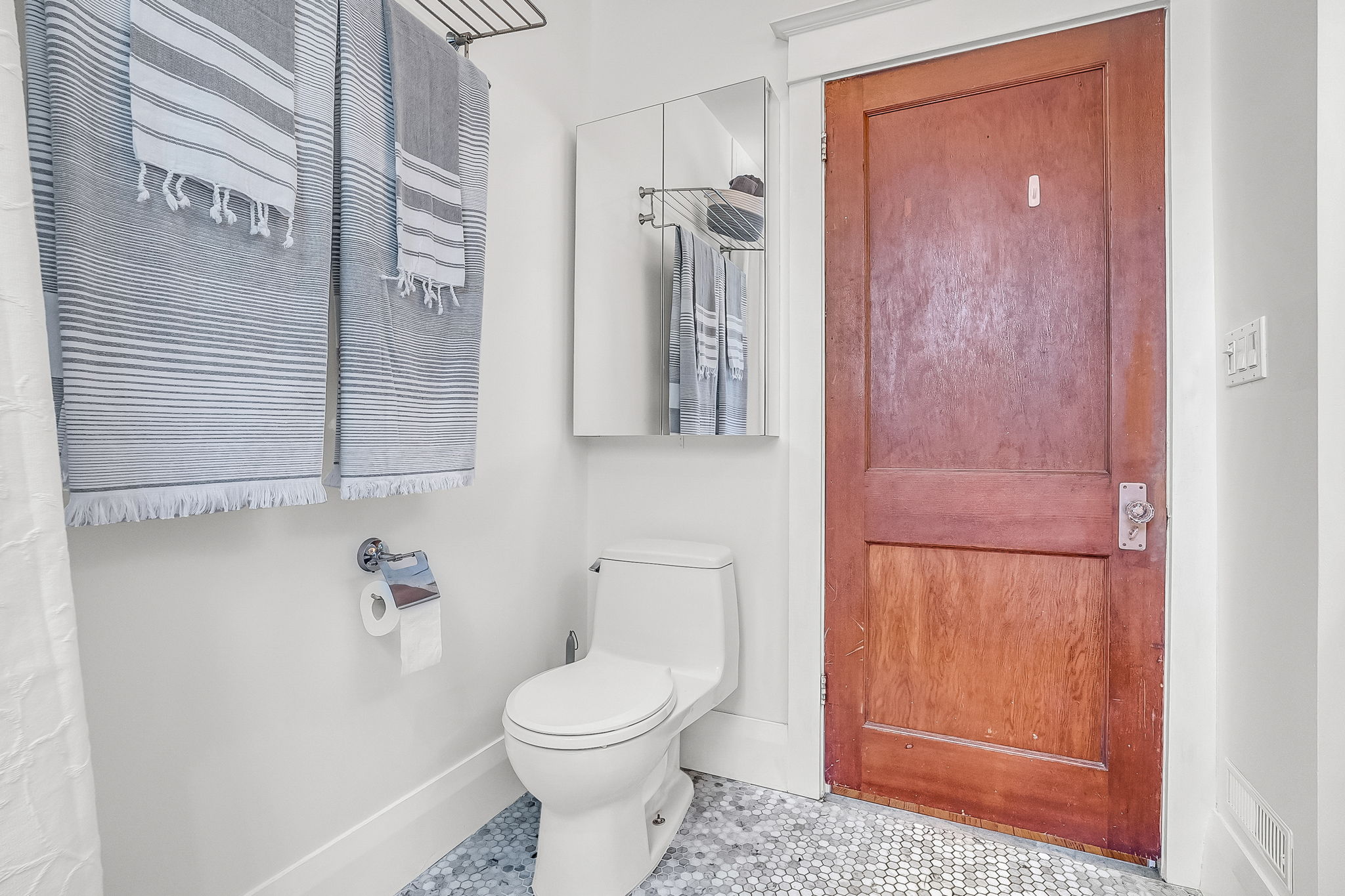 36-washroom2