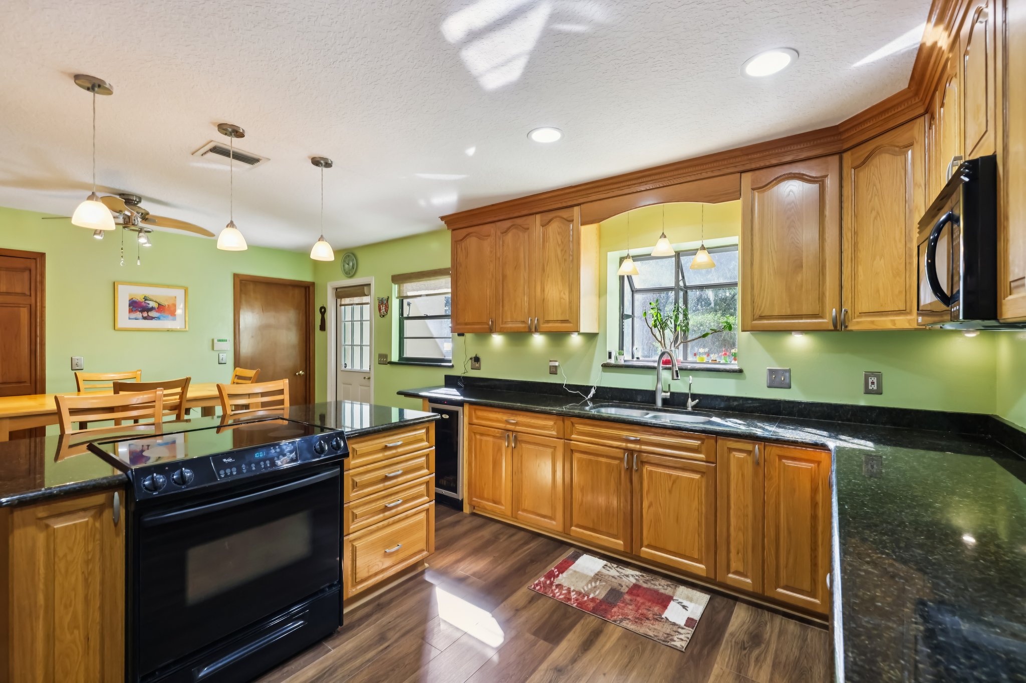 Old Ml-S2002-016.jpg