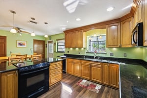 Old Ml-S2002-016.jpg