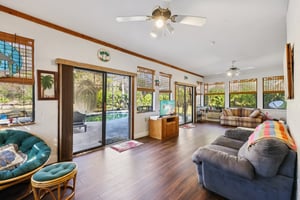 Old Ml-S2002-020.jpg