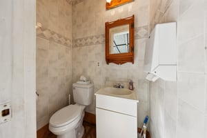 Old Ml-S2002-021.jpg