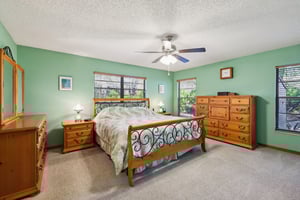 Old Ml-S2002-025.jpg