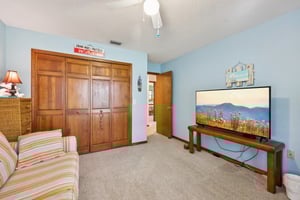 Old Ml-S2002-032.jpg