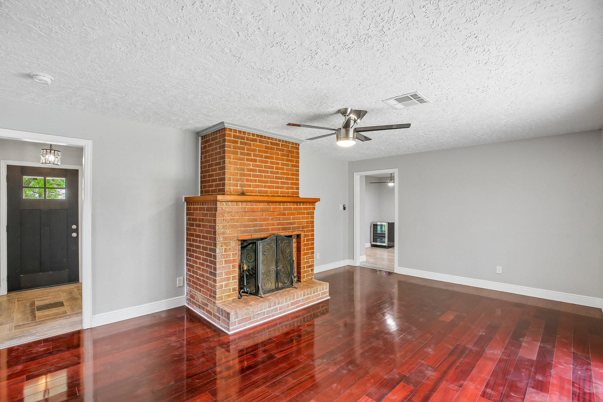 2921 Oak Dr-S2406-007.jpg