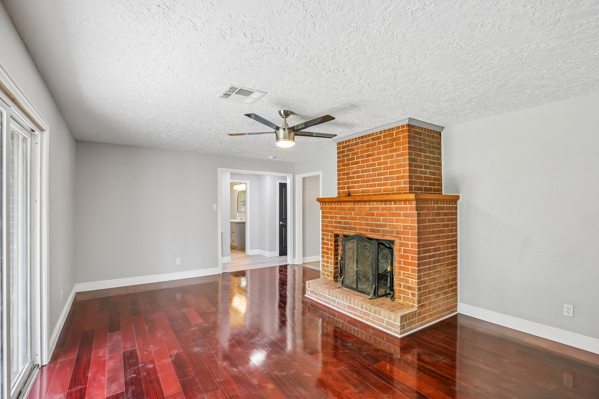 2921 Oak Dr-S2406-008.jpg
