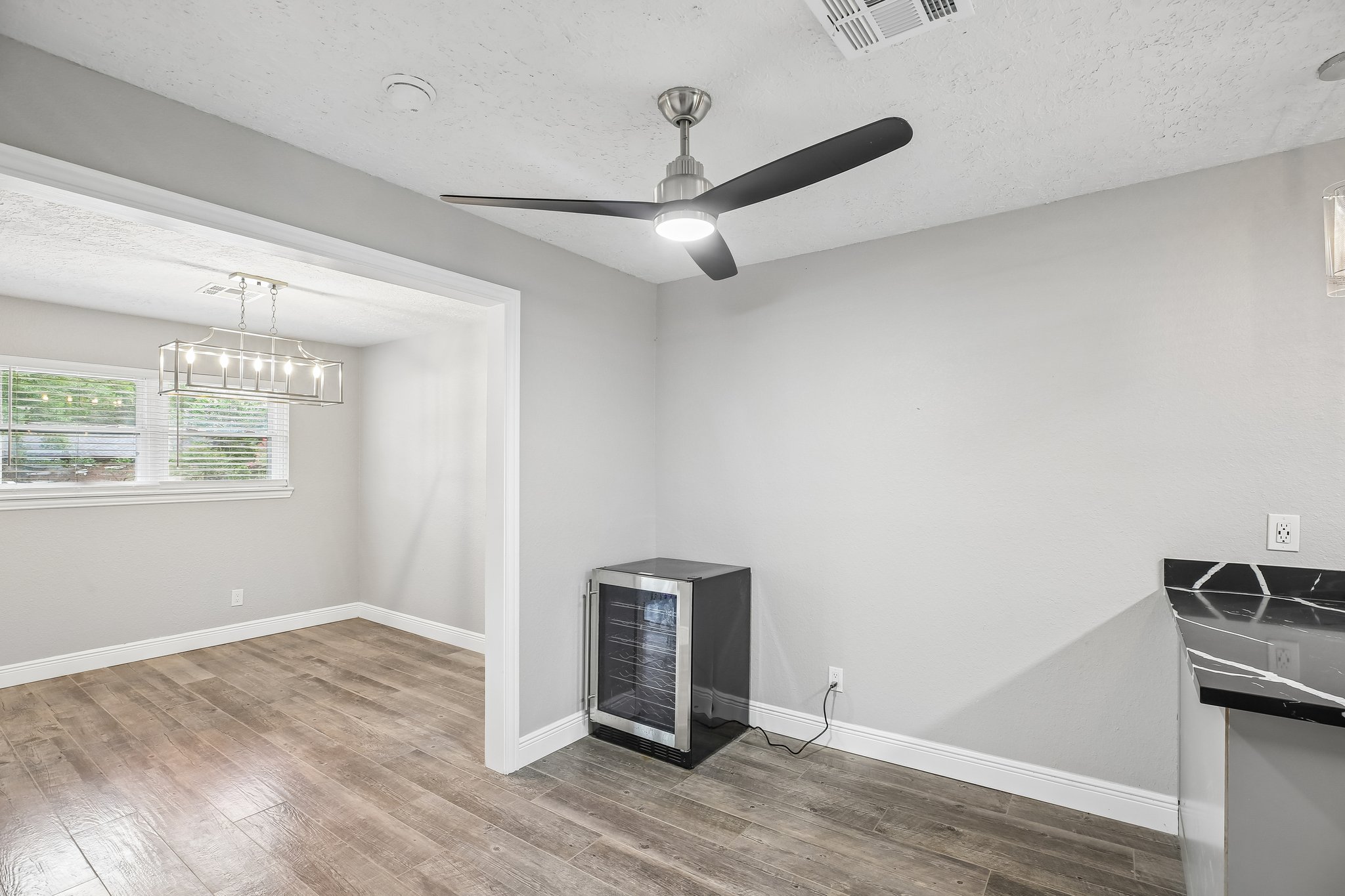 2921 Oak Dr-S2406-013.jpg
