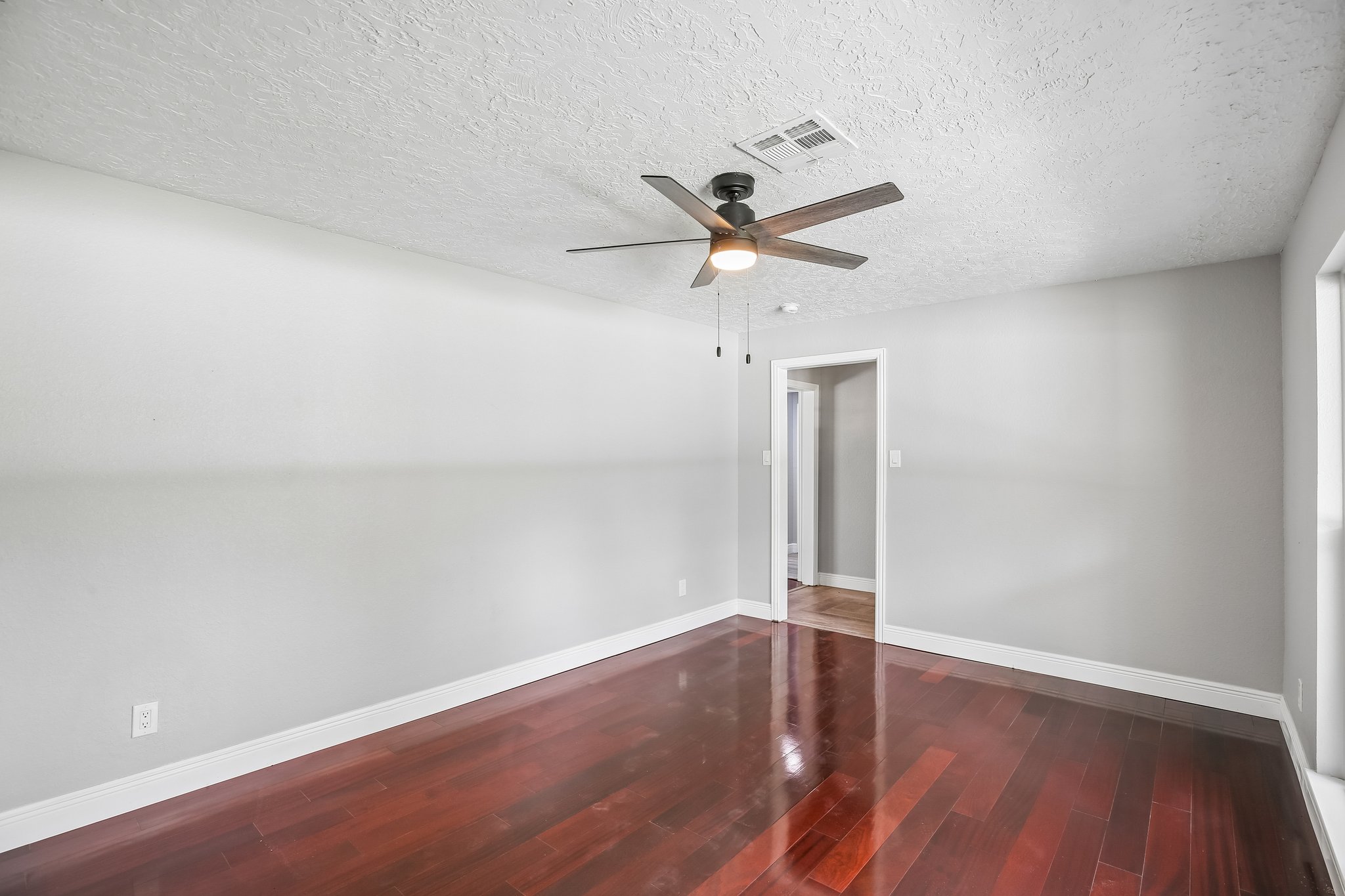 2921 Oak Dr-S2406-021.jpg