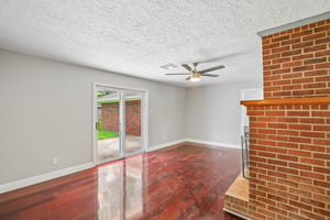 2921 Oak Dr-S2406-004.jpg