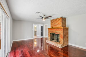 2921 Oak Dr-S2406-005.jpg