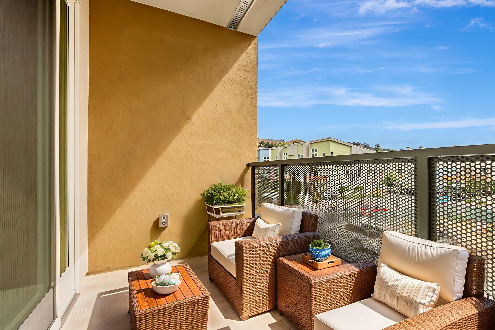 024_29212 Mission Blvd virtually staged.jpeg