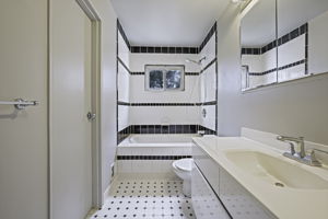  Photo 36