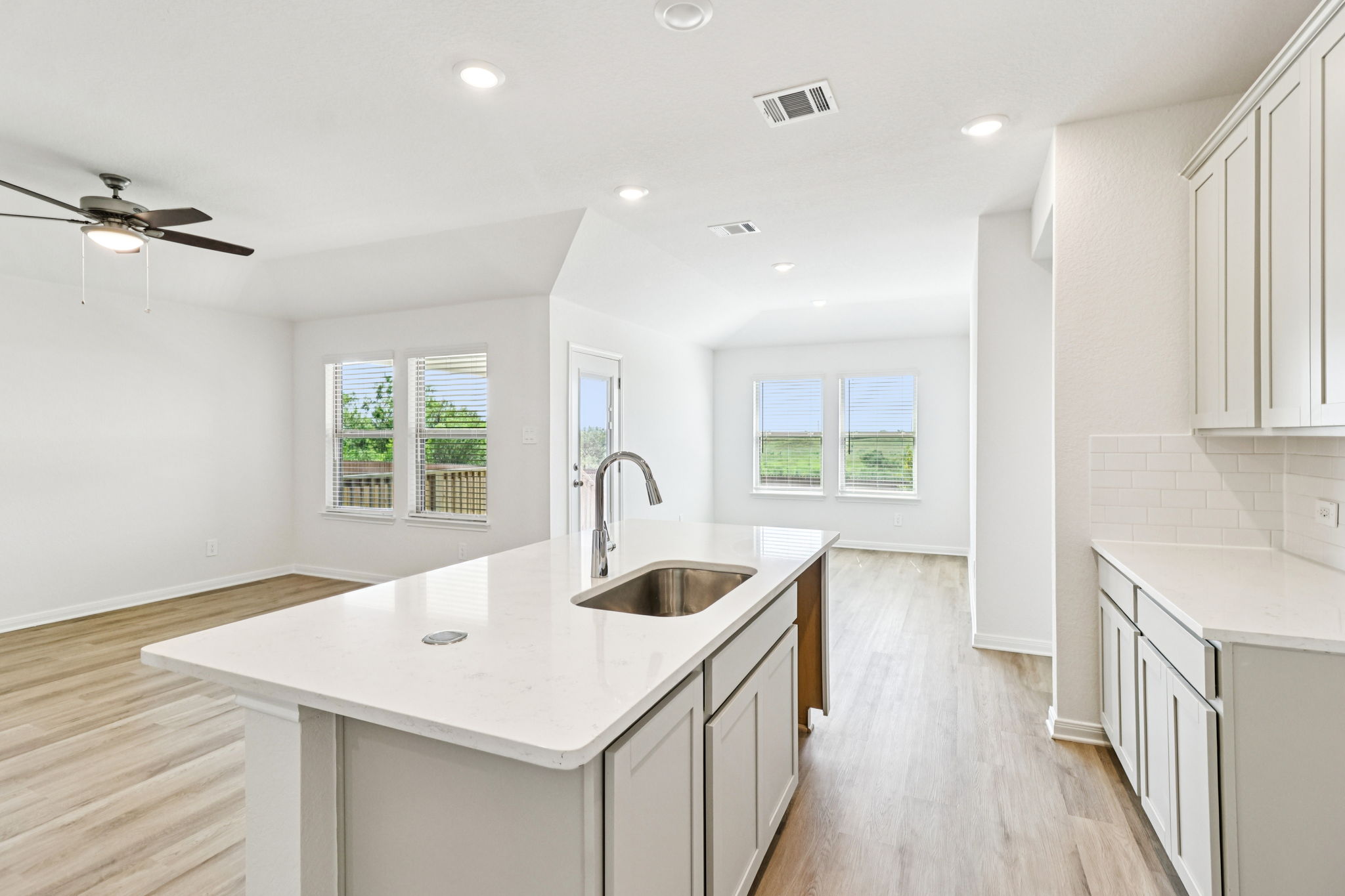 San Antonio - Catalina - 2922 Clemente Wy Converse TX 78109 - 013