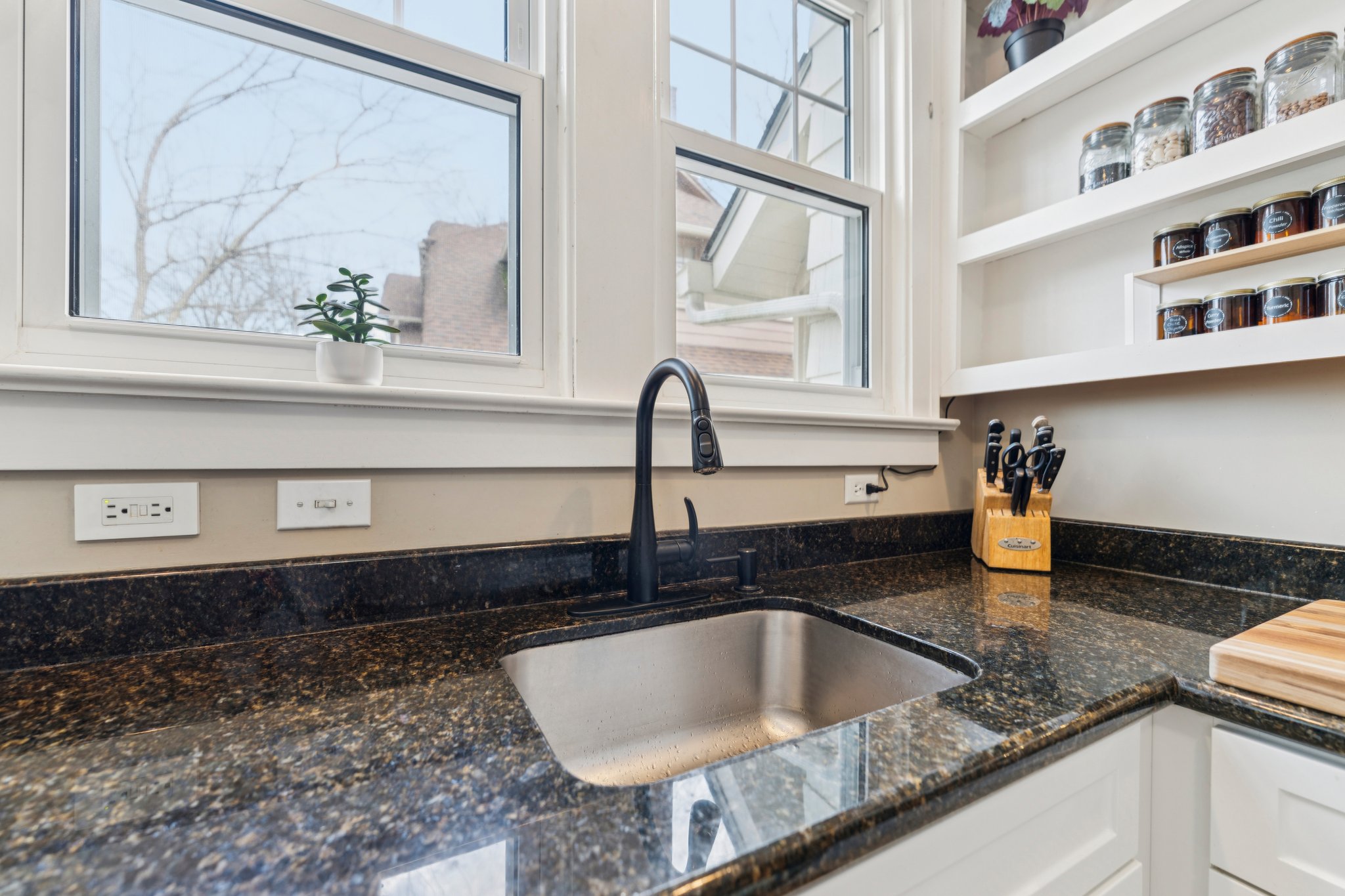 E Overlook Rd-S1504-023.jpg