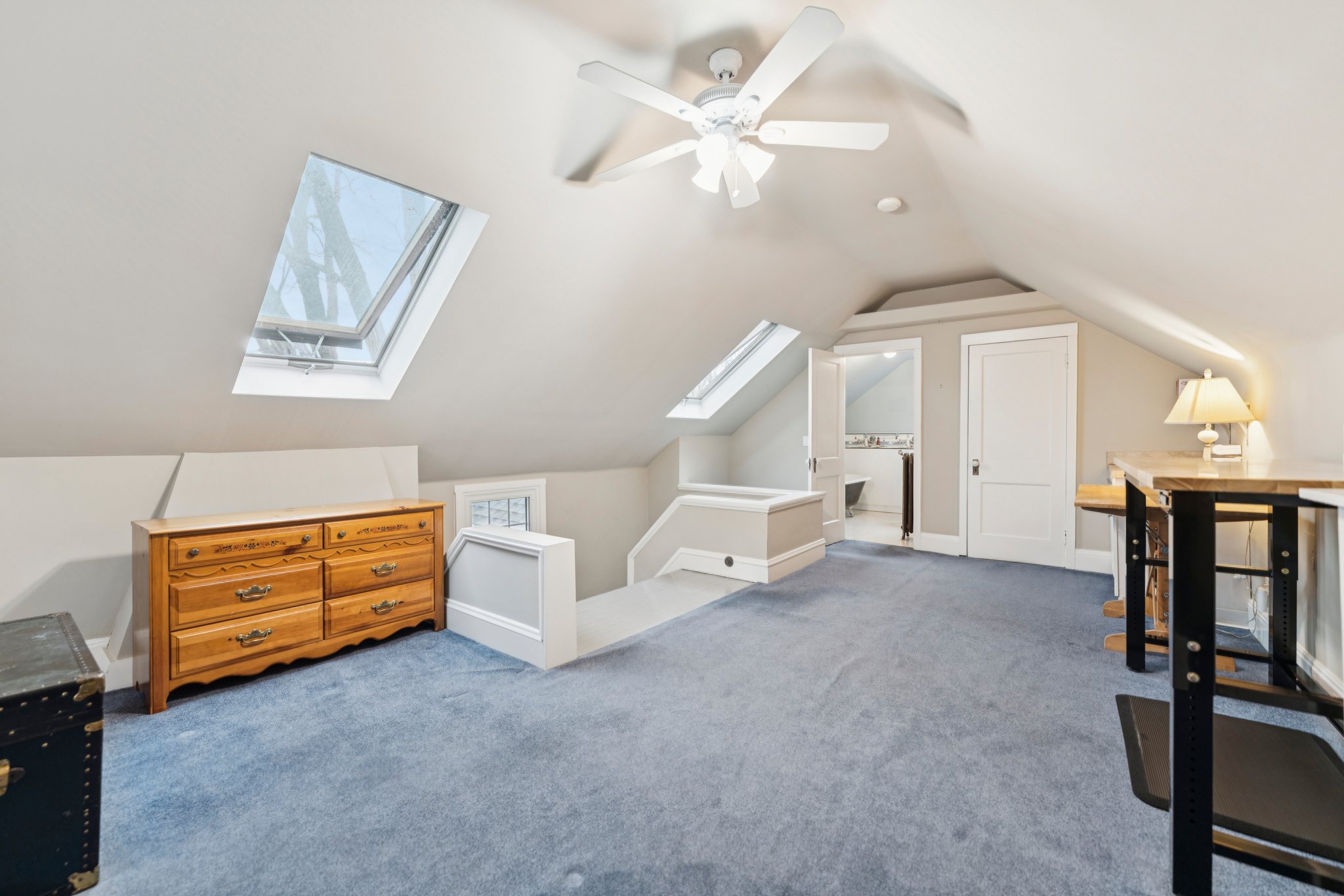 E Overlook Rd-S1504-037.jpg