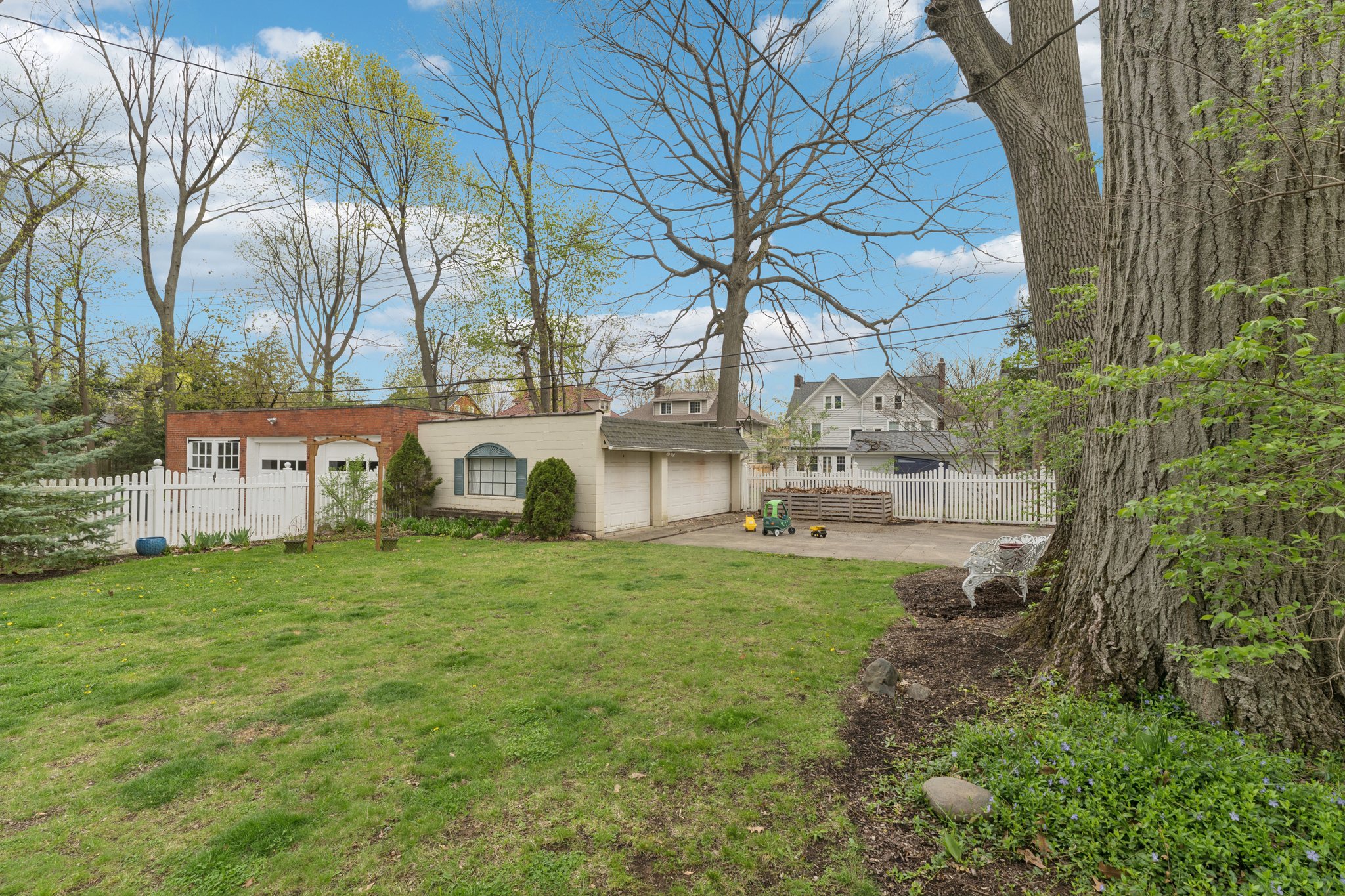 E Overlook Rd-S1504-060.jpg