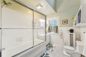 E Overlook Rd-S1504-043.jpg