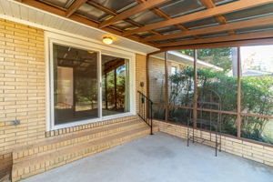 Screened-in Porch