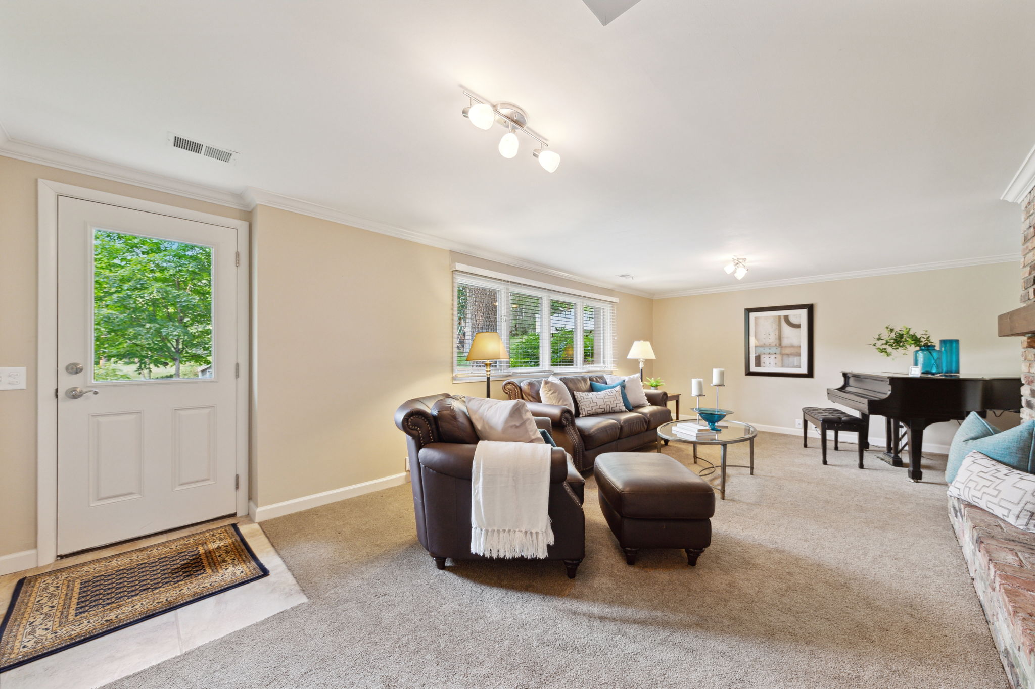 27_Interior