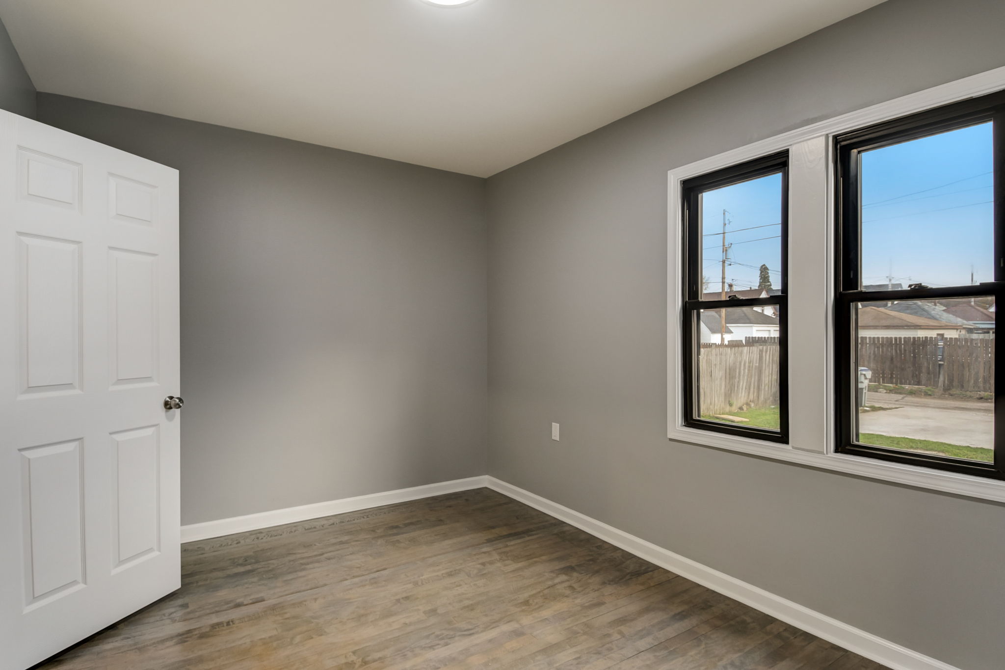 W Hayes Ave-033