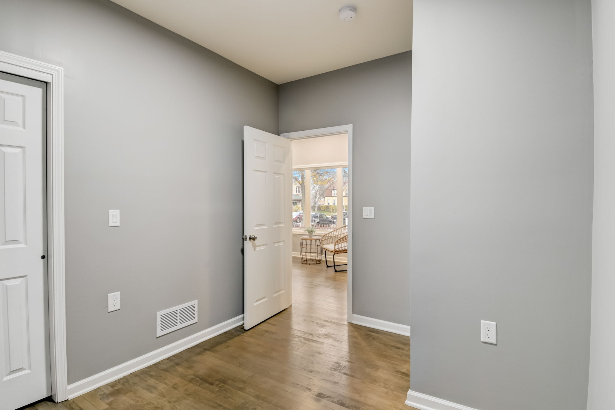 W Hayes Ave-016