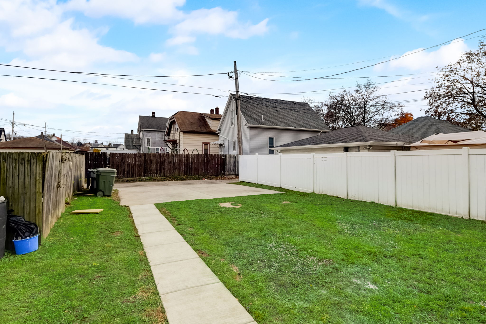 W Hayes Ave-039