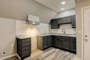 W Hayes Ave-024