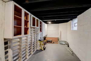 W Hayes Ave-038