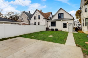 W Hayes Ave-042