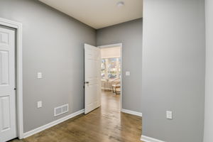 W Hayes Ave-016
