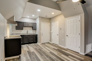 W Hayes Ave-019