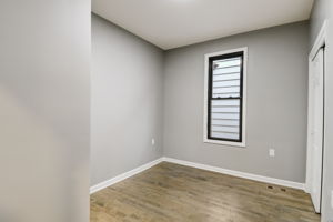 W Hayes Ave-015