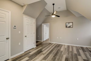 W Hayes Ave-018