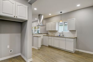 W Hayes Ave-009