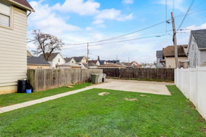 W Hayes Ave-040