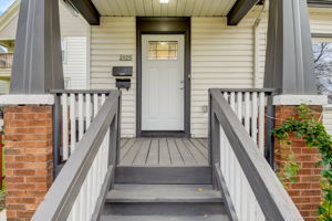 W Hayes Ave-006