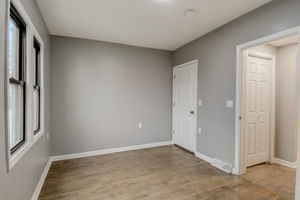 W Hayes Ave-034