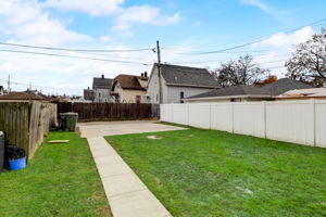 W Hayes Ave-039