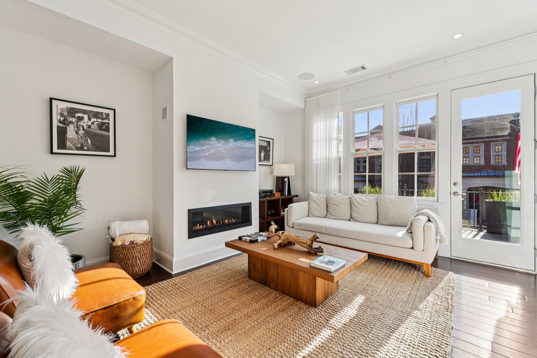 Hermance Dr NE-S0412-003.jpg