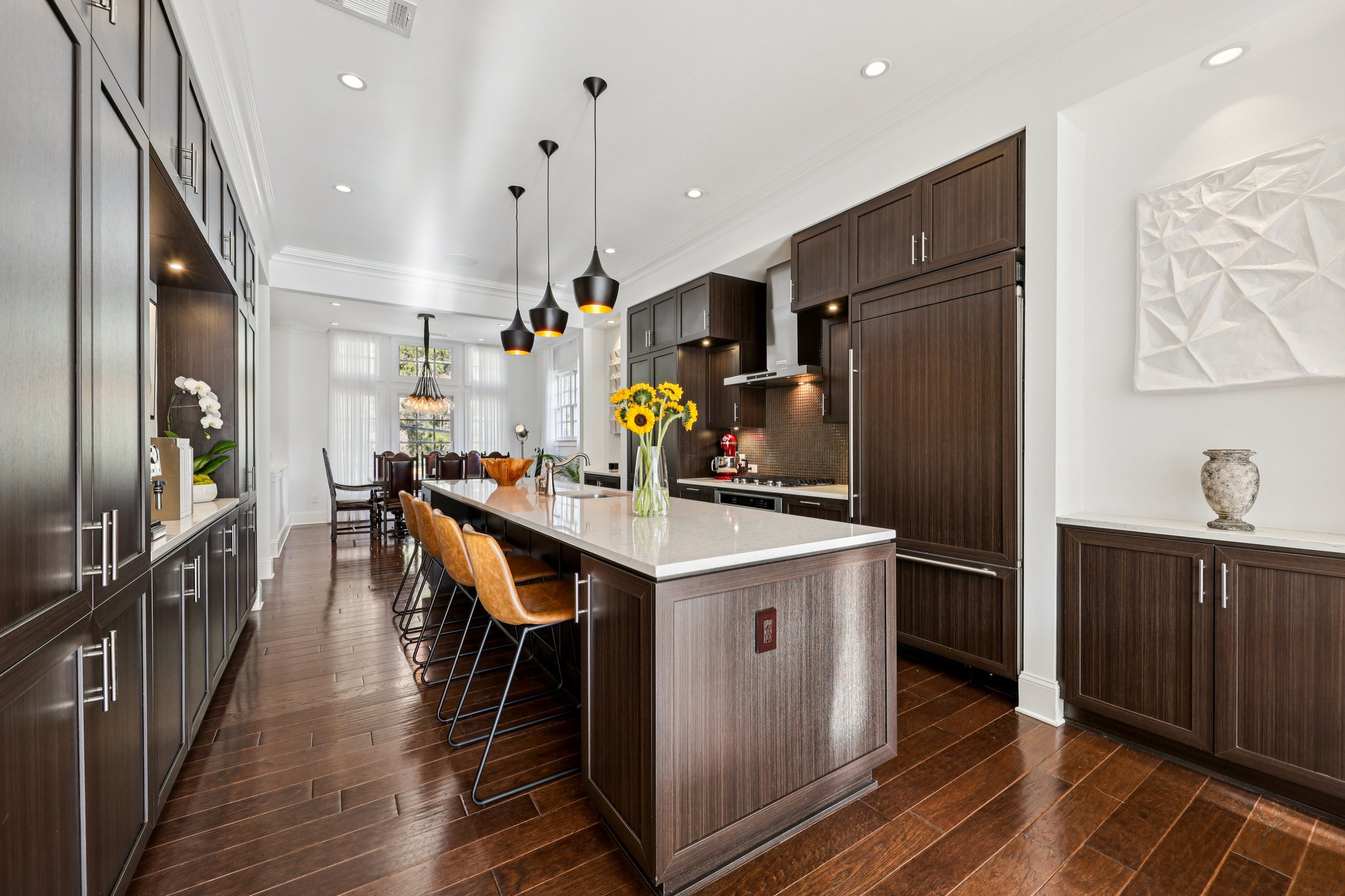 Hermance Dr NE-S0412-016.jpg