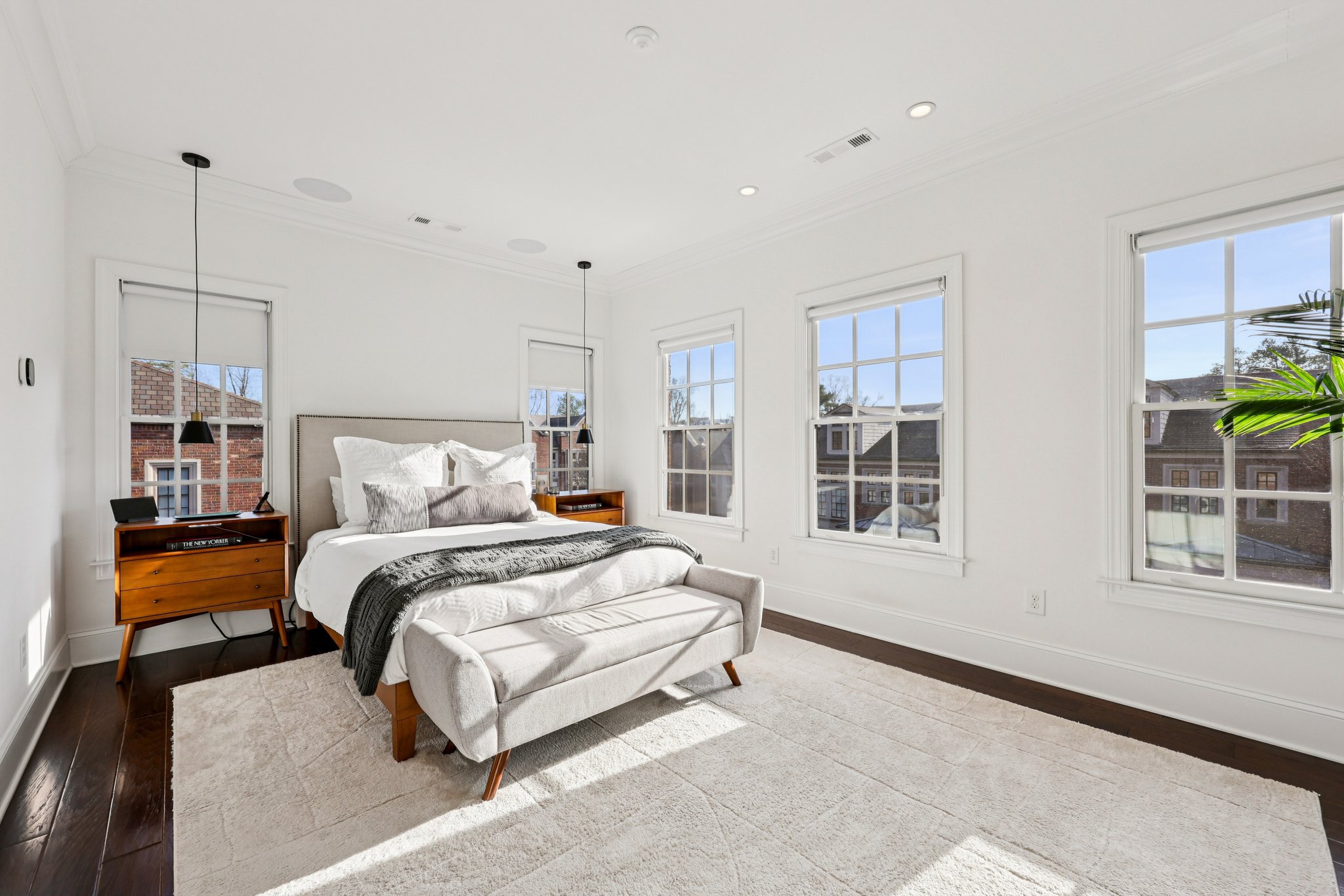 Hermance Dr NE-S0412-023.jpg