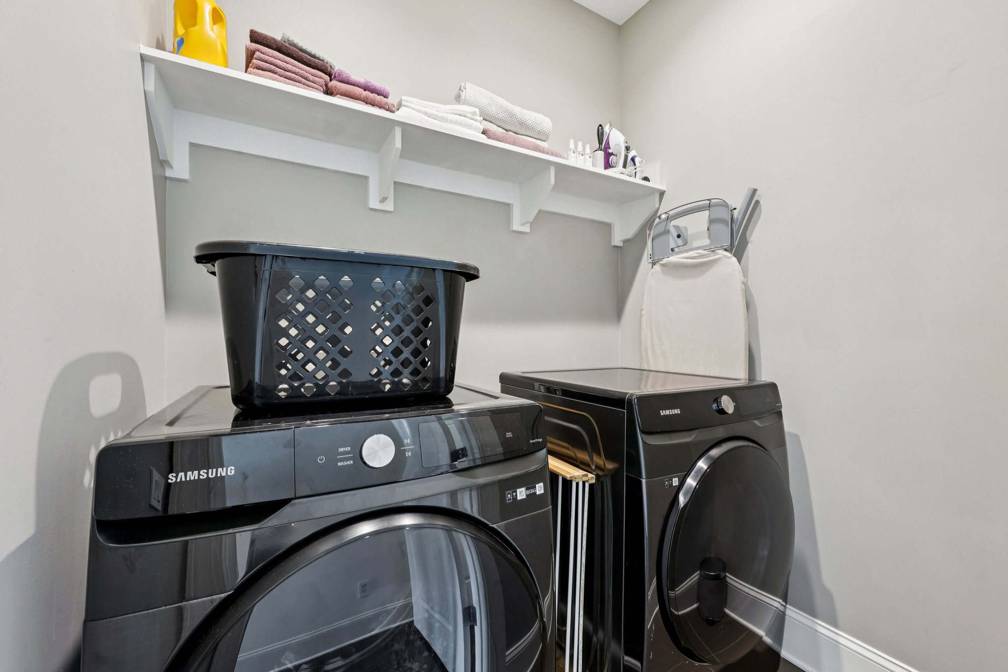 Hermance Dr NE-S0412-031.jpg